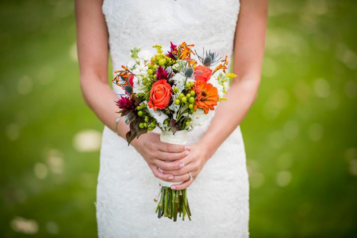 Braut mit Blumenstrauss